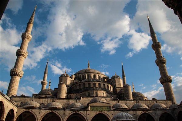 Siyasiler, Ödemiş'te yangına müdahale ederken şehit olan Şahin için mesaj yayımladı