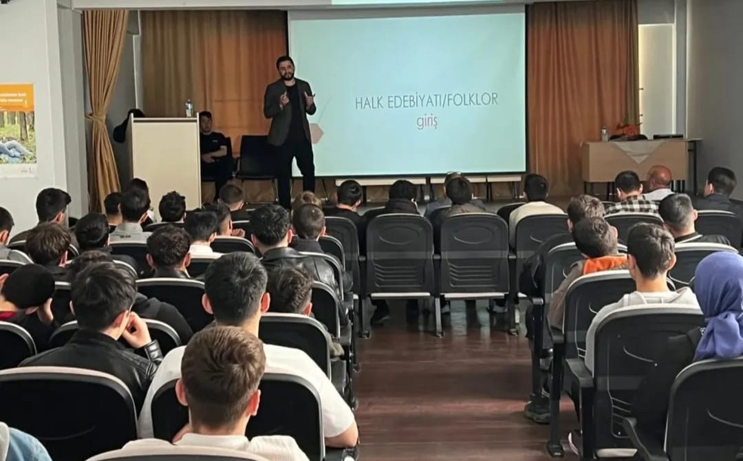 Doç. Dr. Doğan’dan Gümüşhane’de Akademik Nitelikli TÜBİTAK Bilim Söyleşisi<