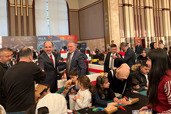 Başkan Altay, Konya Bilim Merkezi’nde çocuklarla bir araya geldi<
