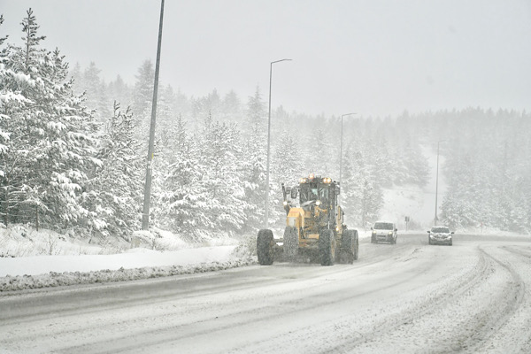 Kayseri’de karla mücadele çalışmaları sürdü<