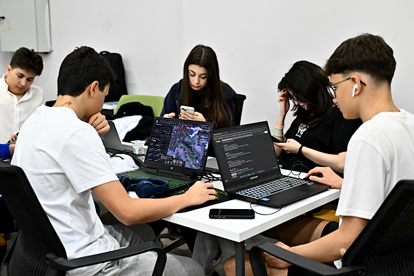 Muratpaşa’da girişimcilere yapay zeka destekli marka eğitimi<