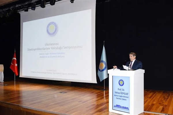 Dicle Üniversitesi’nde Uluslararası Diyetisyenlikte Kariyer Yolculuğu Sempozyumu yapıldı<