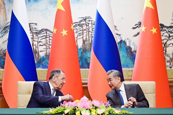 Wang Yi ile Lavrov Beijing’de görüştü<