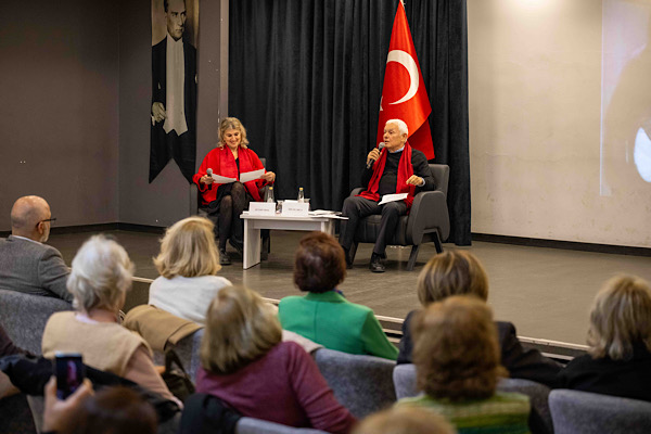 Bornova’da Nazım Hikmet için anma etkinliği düzenlendi<