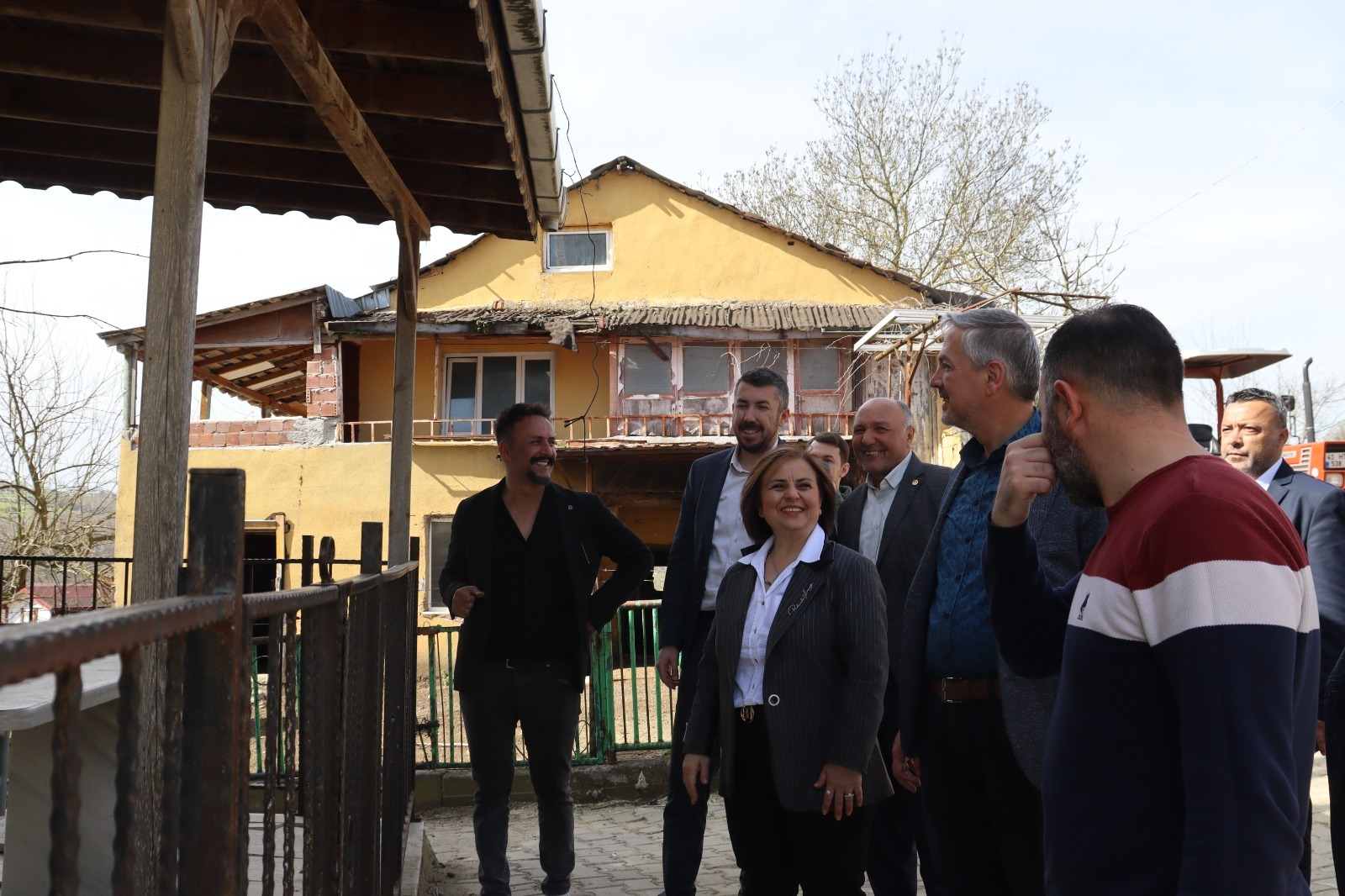 İzmit Belediyesi ekipleri, Gökçeören sakinlerinin taleplerini dinledi