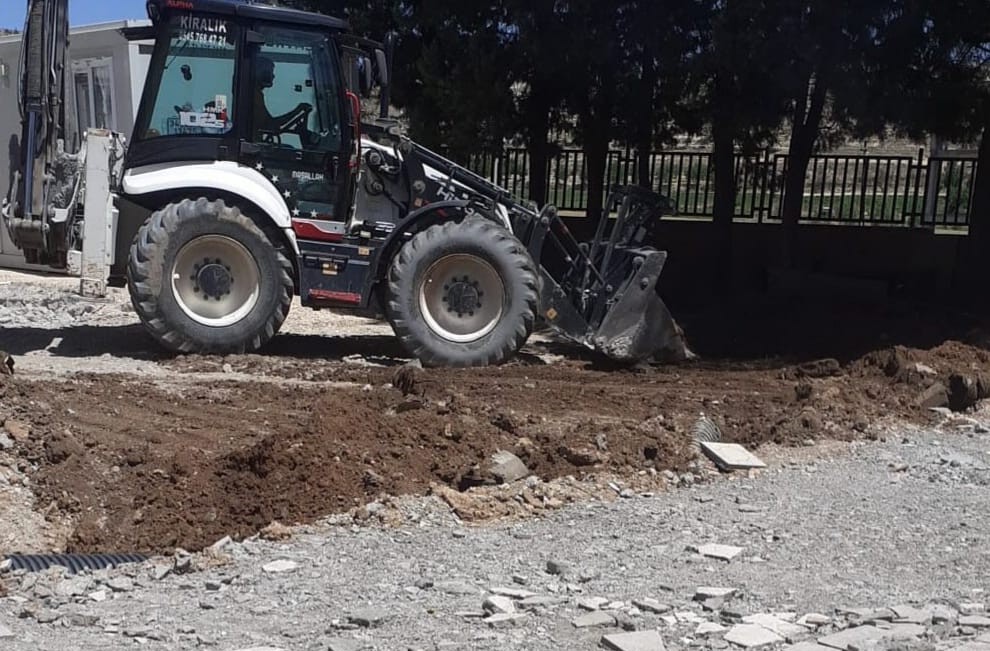 Mazıdağı Devlet Hastanesi bahçesinde çevre düzenlemesi <