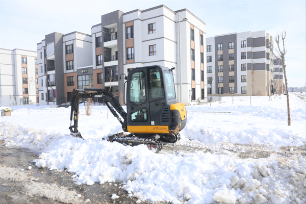 Diyarbakır'da trafik yoğunluğunu gidermek için ana arterlerde çalışma yapılıyor<