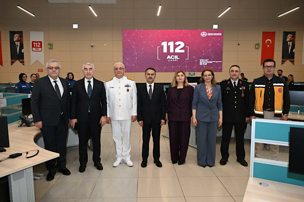 Kocaeli Valisi Aktaş’tan 112 Acil Çağrı Merkezi’ne bayram ziyareti<