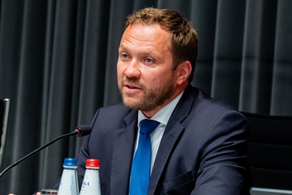 Tsahkna, Avustralyalı mevkidaşı Wong ile bir araya geldi<