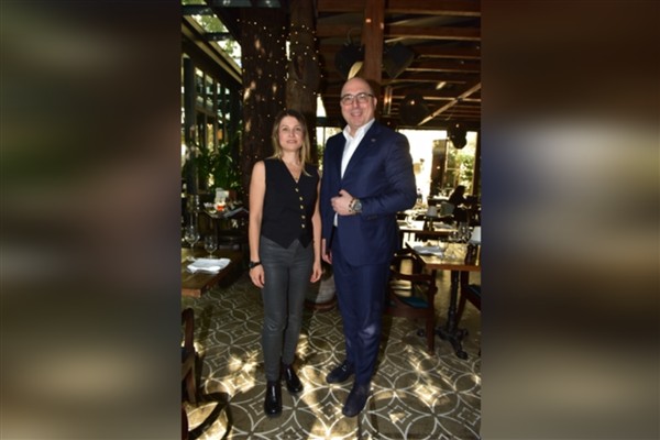 JR Mayer eşliğinde Bernhard H. Mayer yeni takı koleksiyonlarını tanıttı<