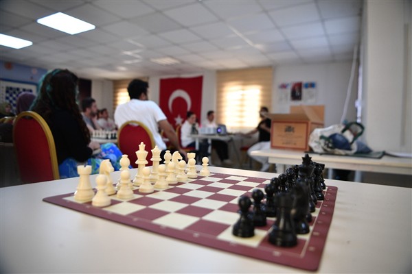 Çukurova’da satranç yardımcı antrenörlük kursu başladı <