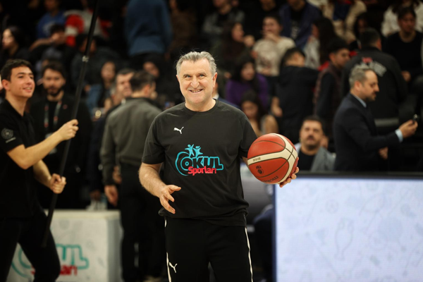 Bakan Bak: Milli sporcularımızı gönülden kutluyorum<