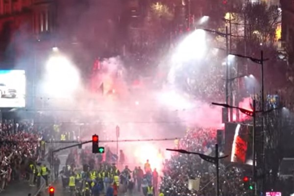  Sırbistan'da protestocular Belgrad'a doğru ilerlerken gerginlik artıyor