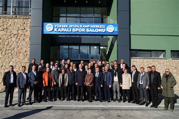 Başkan Büyükkılıç, 2'nci ve 3'üncü Lig kulüp başkanlarına Erciyes Yüksek İrtifayı tanıttı