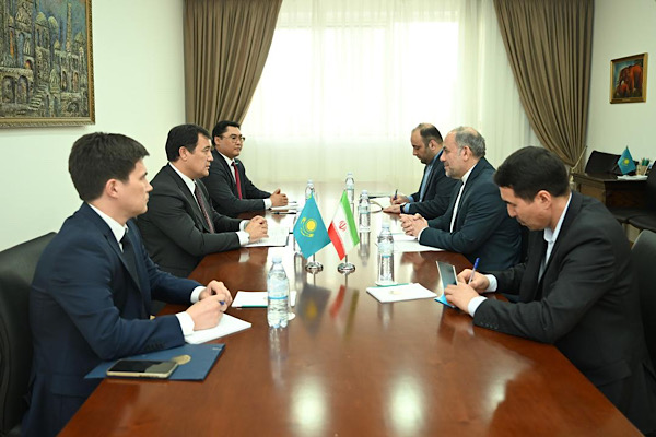 Kazakistan Dışişleri Bakan Yardımcısı Bakaev, İran Büyükelçisi Jowkar'ı kabul etti<