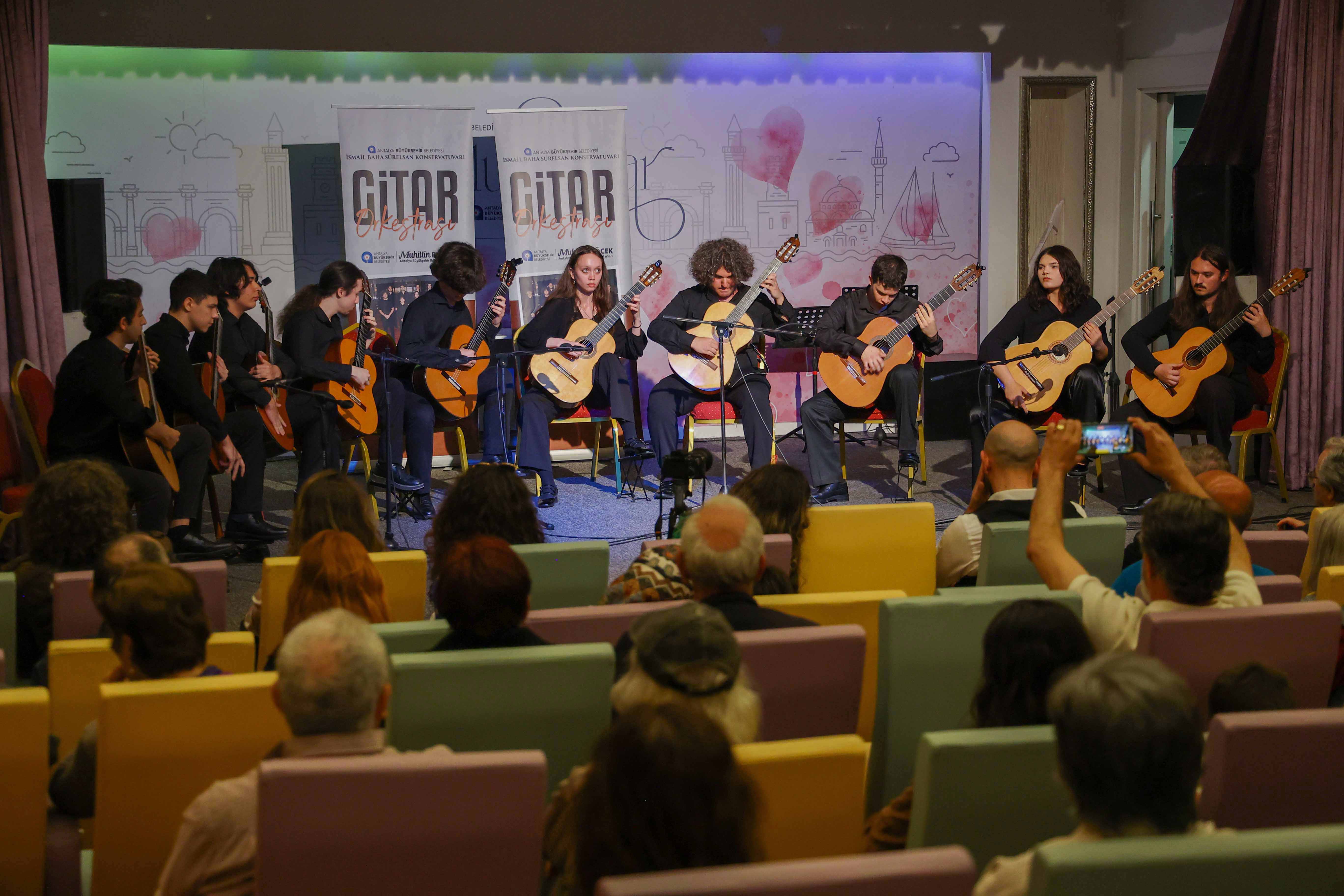 İsmail Baha Sürelsan Konservatuvarı’ndan “Gitar Orkestrası Konseri”