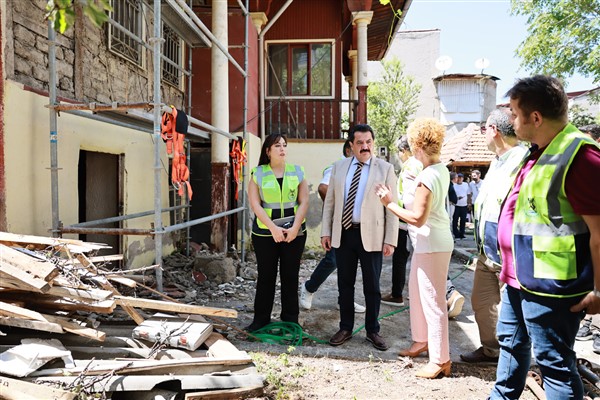 Tarihi Konak, Pamukkale Belediyesi tarafından restore ediliyor<