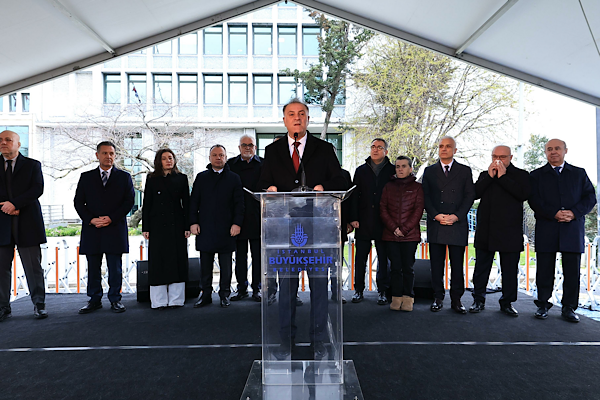 Başkan Vekili Aslan, Saraçhane’de personelle bayramlaştı<