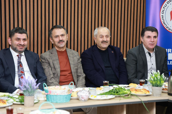Vali Aktaş, Erzurum Oltu Dernekler Federasyonu’nun sahur programına katıldı<