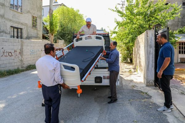 Van Büyükşehir Belediyesi ihtiyaç sahibi hastalara hasta yatağı desteğini sürdürüyor<