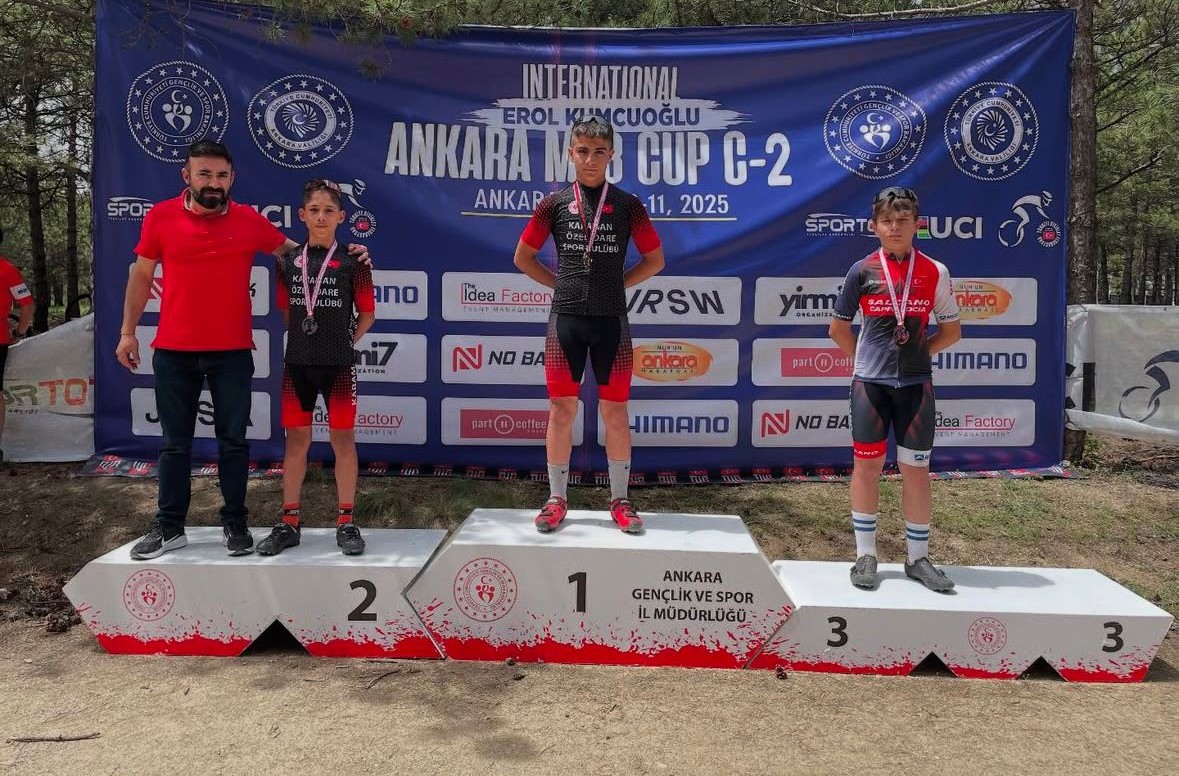 Karamanlı pedalcılardan Ankara'da çifte zafer<