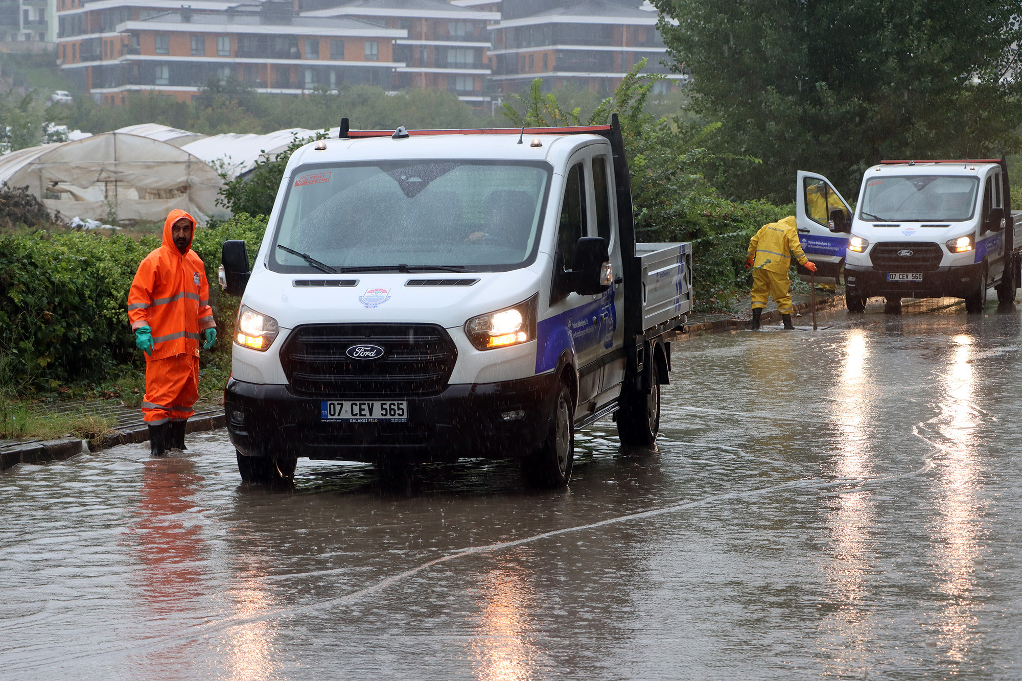 Yalova’da yağış sonrası tıkanan noktalara müdahale<
