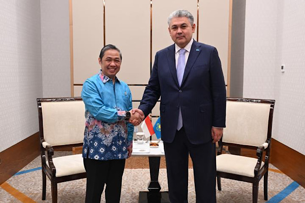 Koşerbayev, Endonezya Dışişleri Bakan Yardımcısı Matta ile görüştü<