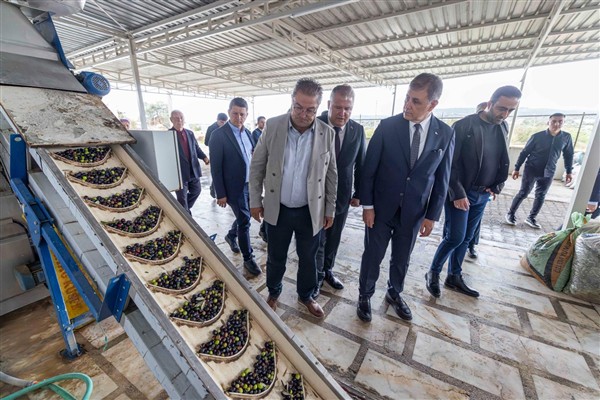 Başkan Tugay’dan Bademler Kooperatifi’ne ziyaret 