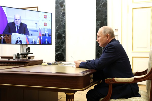 Putin: “Ocak federal bütçe açığı 308 milyar ruble olarak gerçekleşti”