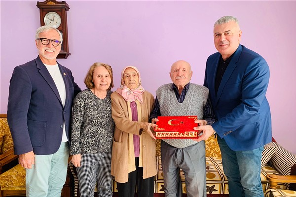 İzmit Belediyesi'nden Derince’deki Kıbrıs gazilerine ziyaret<