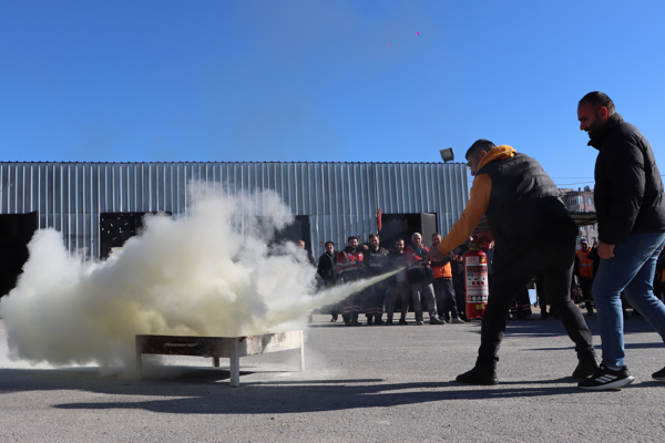 Maltepe Belediyesi’nden personeline yangın farkındalık eğitimi<