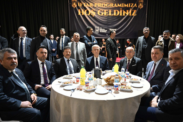 Başkan Yavaş taksici esnafıyla iftarda buluştu<