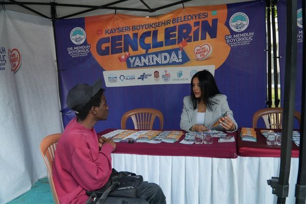 Kayseri Büyükşehirden üniversite öğrencilerine “şehre hoş geldiniz” desteği