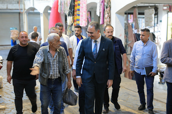Başkan Kuş, tarihi çarşılar bölgesinde esnaftan temizlik hassasiyeti istedi<