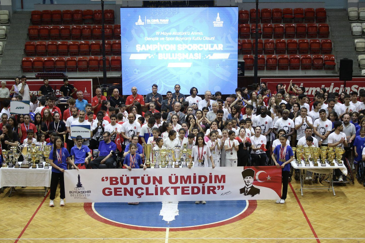 Celal Atik Spor Salonu’nda tören düzenlendi<