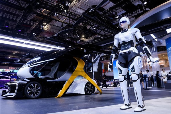 Küresel otomobil devleri insansı robot teknolojilerine yöneliyor<
