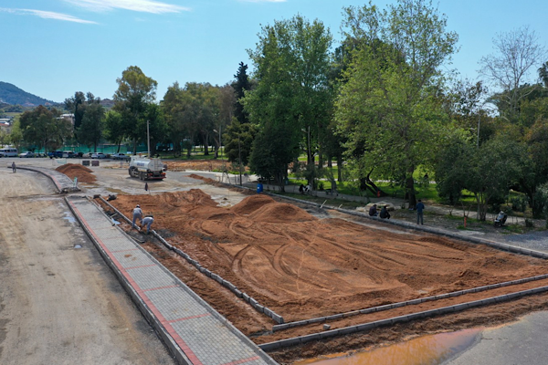 Gazipaşa Atatürk Parkı’nda yenileme çalışmaları devam ediyor<