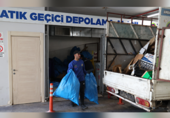 Antalya'da ayrıştırılabilir kurumsal atıklar geri dönüşüme kazandırılıyor<