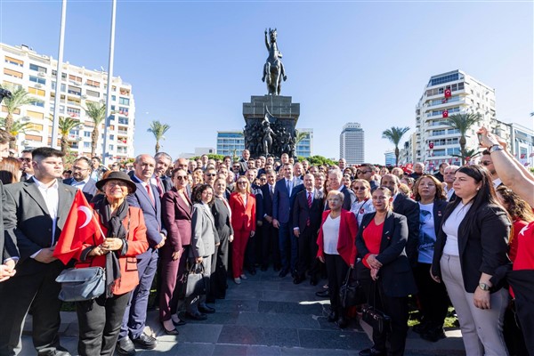 CHP İzmir İl Başkanlığı, Cumhuriyet Bayramı'nı kutladı