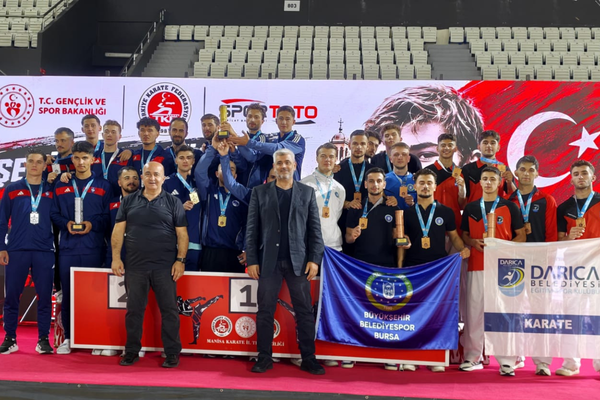 Bursa Büyükşehir Belediyespor sporcularından çifte başarı