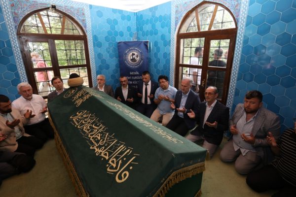 Turgut Alp, kabrinin bulunduğu Turgutalpköy’de dualarla anıldı<