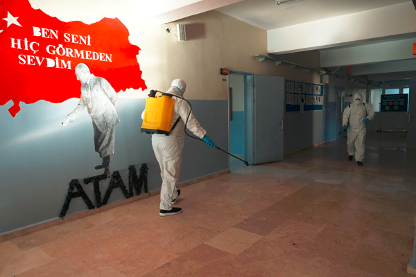 Maltepe’de okullar dezenfekte ediliyor<