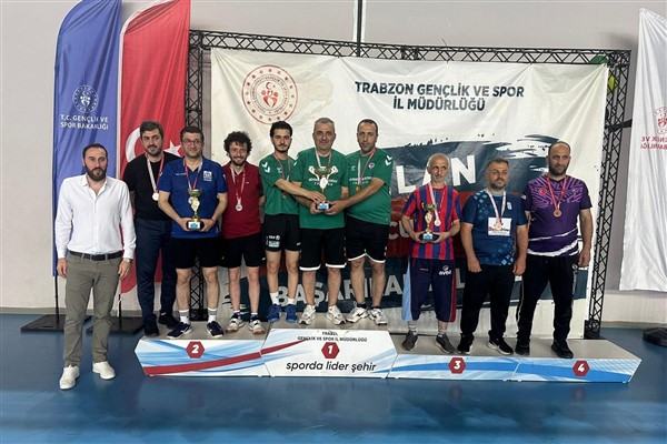Trabzon Büyükşehir Belediyespor Takımı, masa tenisinde il şampiyonu<