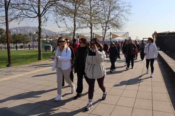 Dünya Sağlık Günü’nde İzmitli kadınlar sağlık için yürüdü<