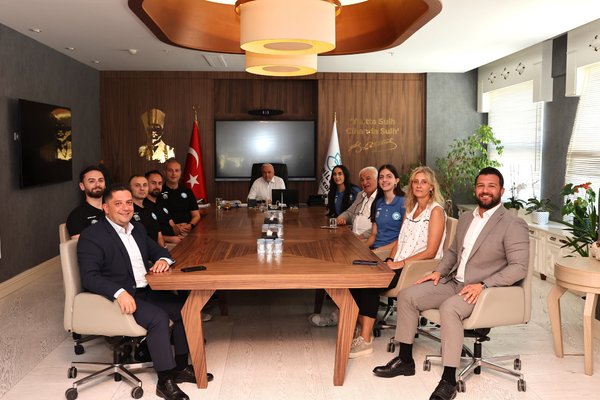 Milli sporculara Başkan Özdemir’den tebrik<