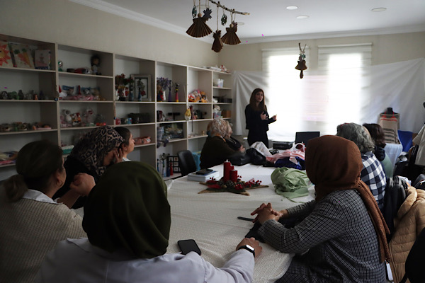 Maltepe’de özel çocuklu ailelere yönelik seminer düzenlendi<