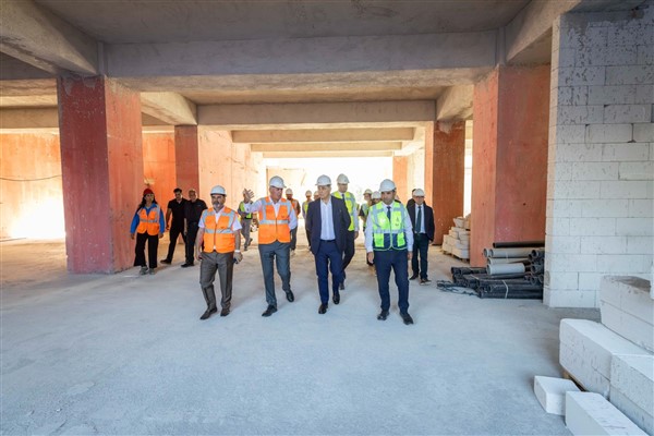 İzmir Büyükşehir Belediyesi Eşrefpaşa Hastanesi'nde çalışmalar sürdürülüyor<