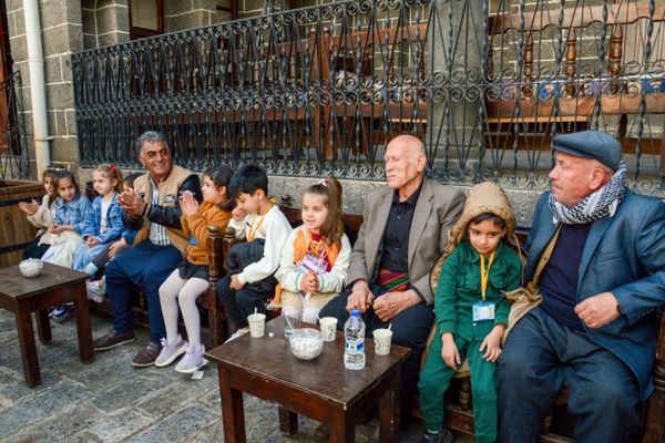 Diyarbakır’da çocuklar dengbej geleneğiyle buluşturuldu<