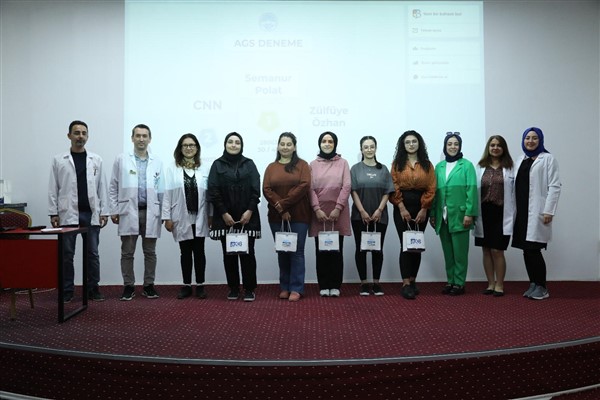 Büyükşehir KAYMEK’te deneme sınavında derece alan öğrenciler ödüllendirildi<