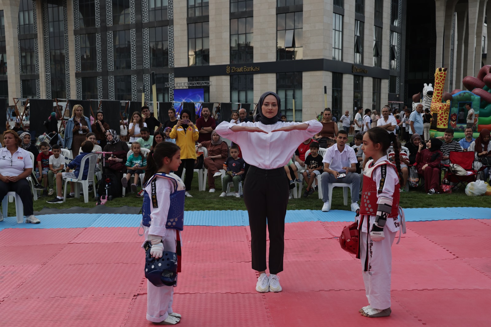 Açık Hava Minikler Taekwondo Turnuvası, Kütahya'da düzenlendi<